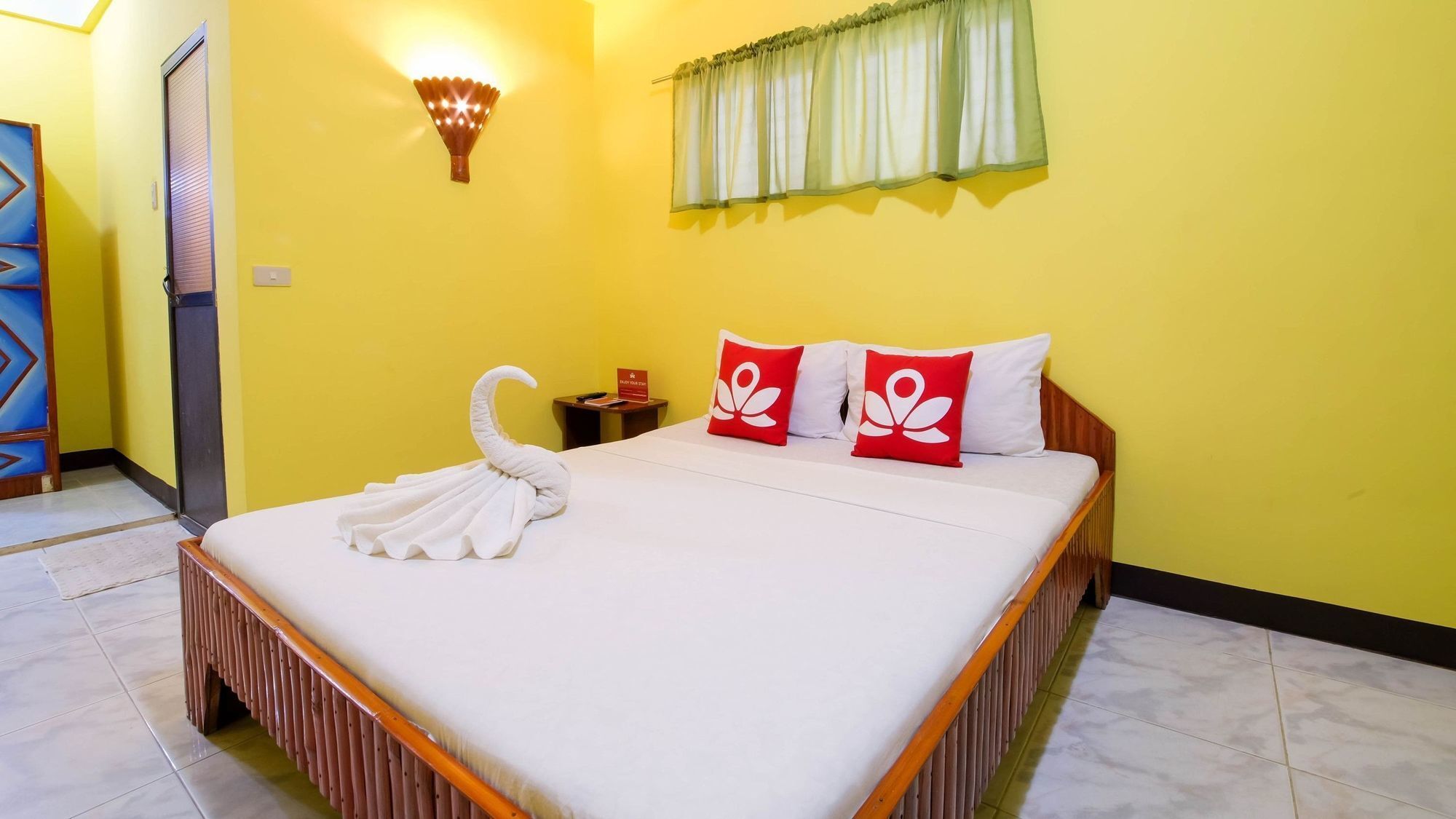 Zen Rooms White Beach Puerto Galera Bagian luar foto