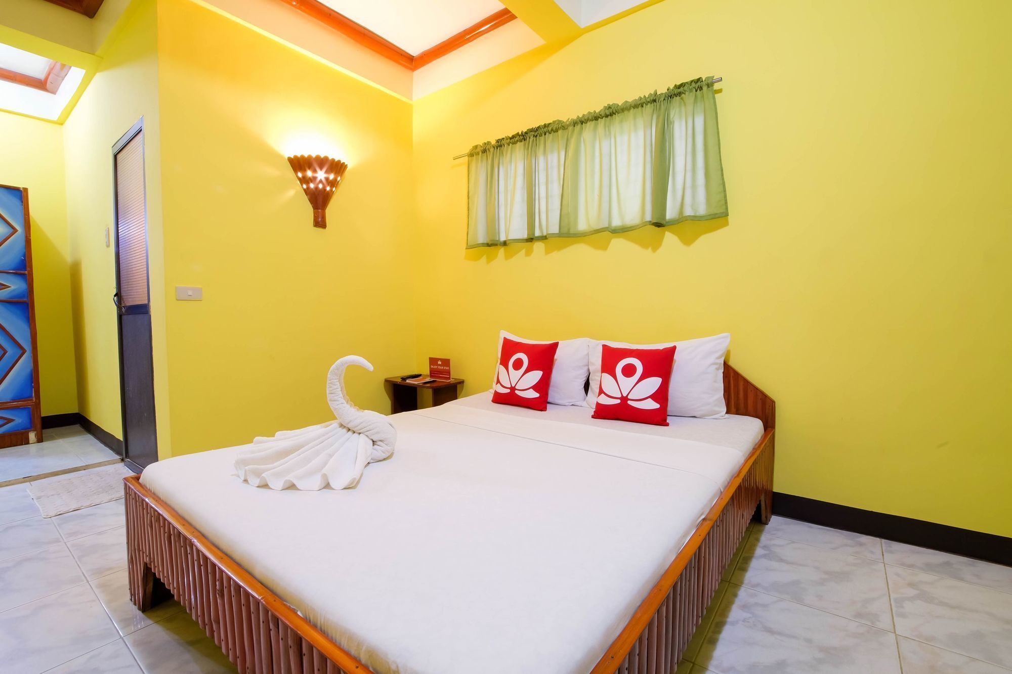 Zen Rooms White Beach Puerto Galera Bagian luar foto